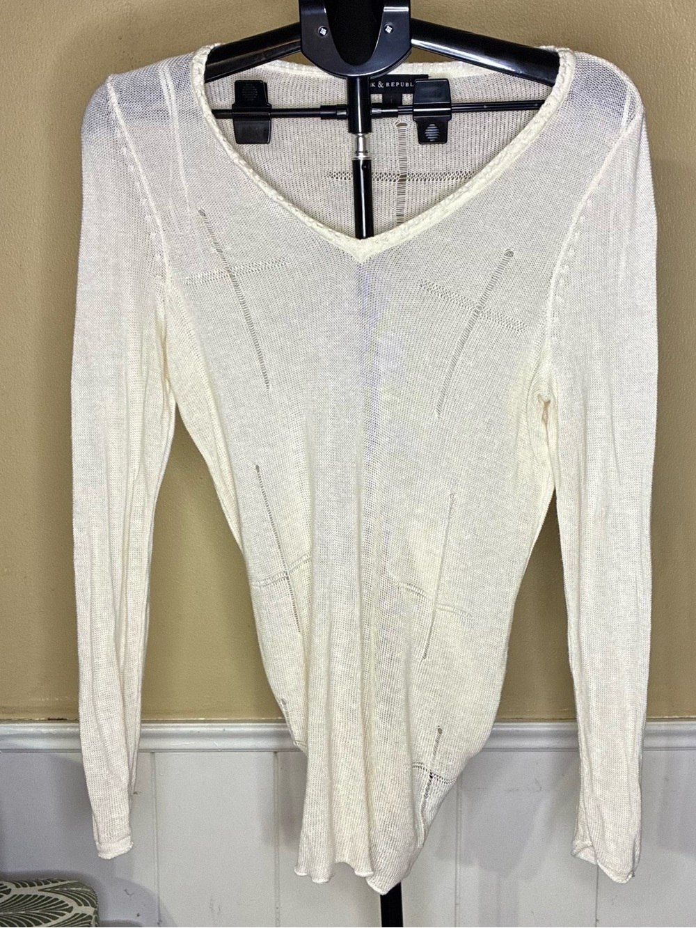 Rock & Republic Cream V-Neck Long Sleeve Top